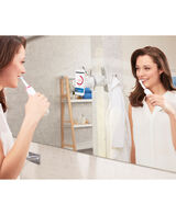 Oral-B Genius 8000 Electric Toothbrush incl. 3 Brush Head Refills & Travel Case